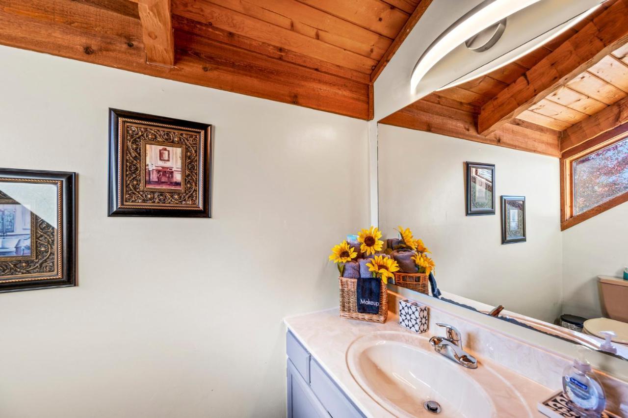 Barenberg Cabin - Secluded Unobstructed Panoramic Smoky Mountains View With Two Master Suites, Loft Game Room, And Hot Tub Gatlinburg Esterno foto