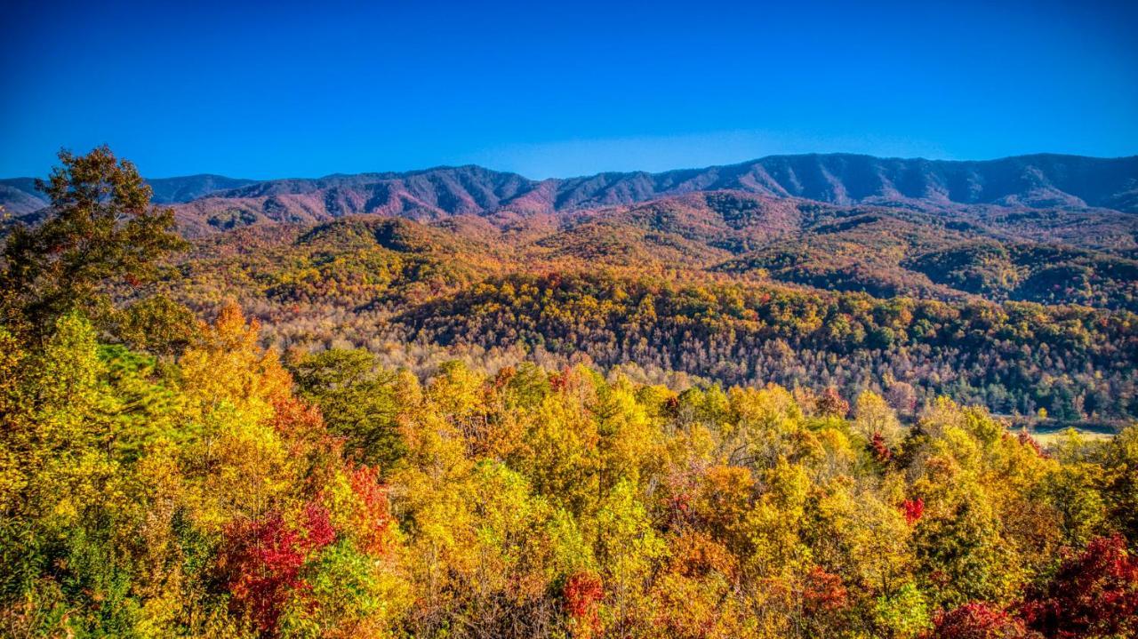 Barenberg Cabin - Secluded Unobstructed Panoramic Smoky Mountains View With Two Master Suites, Loft Game Room, And Hot Tub Gatlinburg Esterno foto