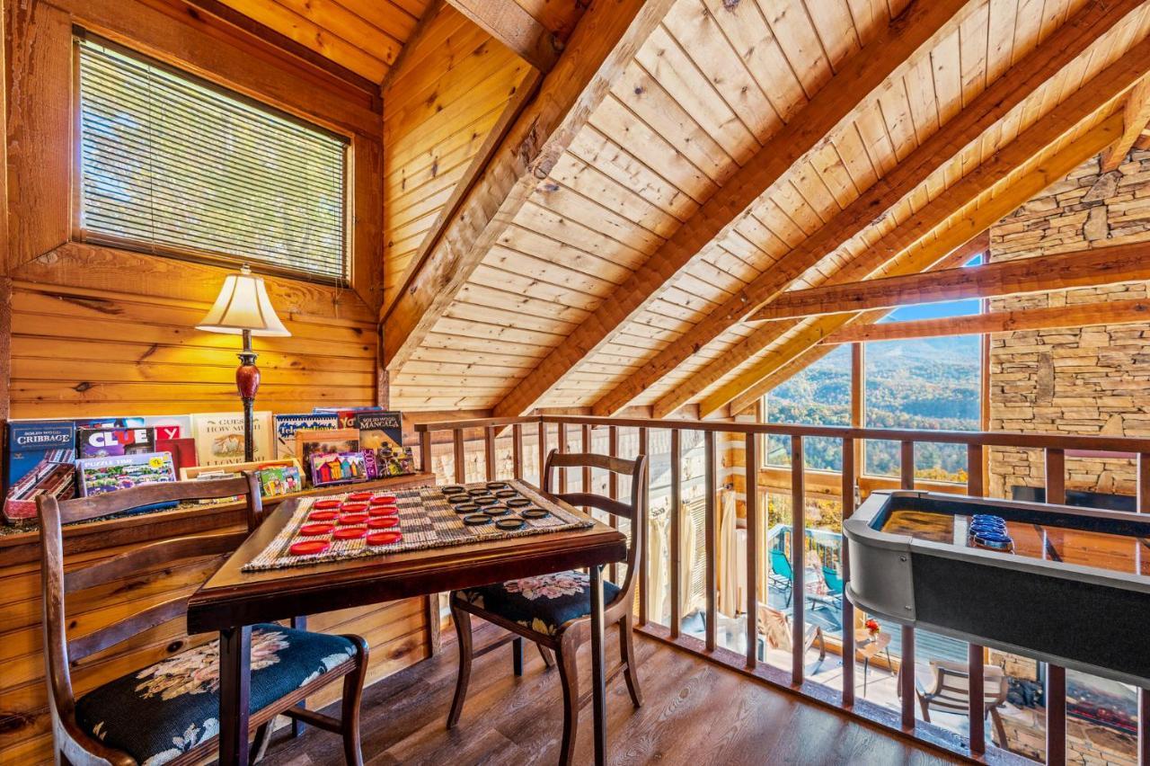 Barenberg Cabin - Secluded Unobstructed Panoramic Smoky Mountains View With Two Master Suites, Loft Game Room, And Hot Tub Gatlinburg Esterno foto