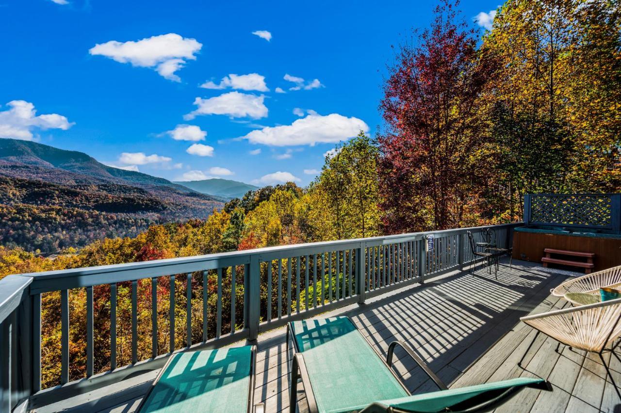 Barenberg Cabin - Secluded Unobstructed Panoramic Smoky Mountains View With Two Master Suites, Loft Game Room, And Hot Tub Gatlinburg Esterno foto