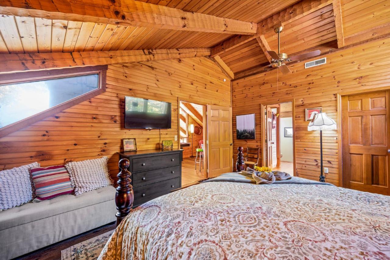 Barenberg Cabin - Secluded Unobstructed Panoramic Smoky Mountains View With Two Master Suites, Loft Game Room, And Hot Tub Gatlinburg Esterno foto