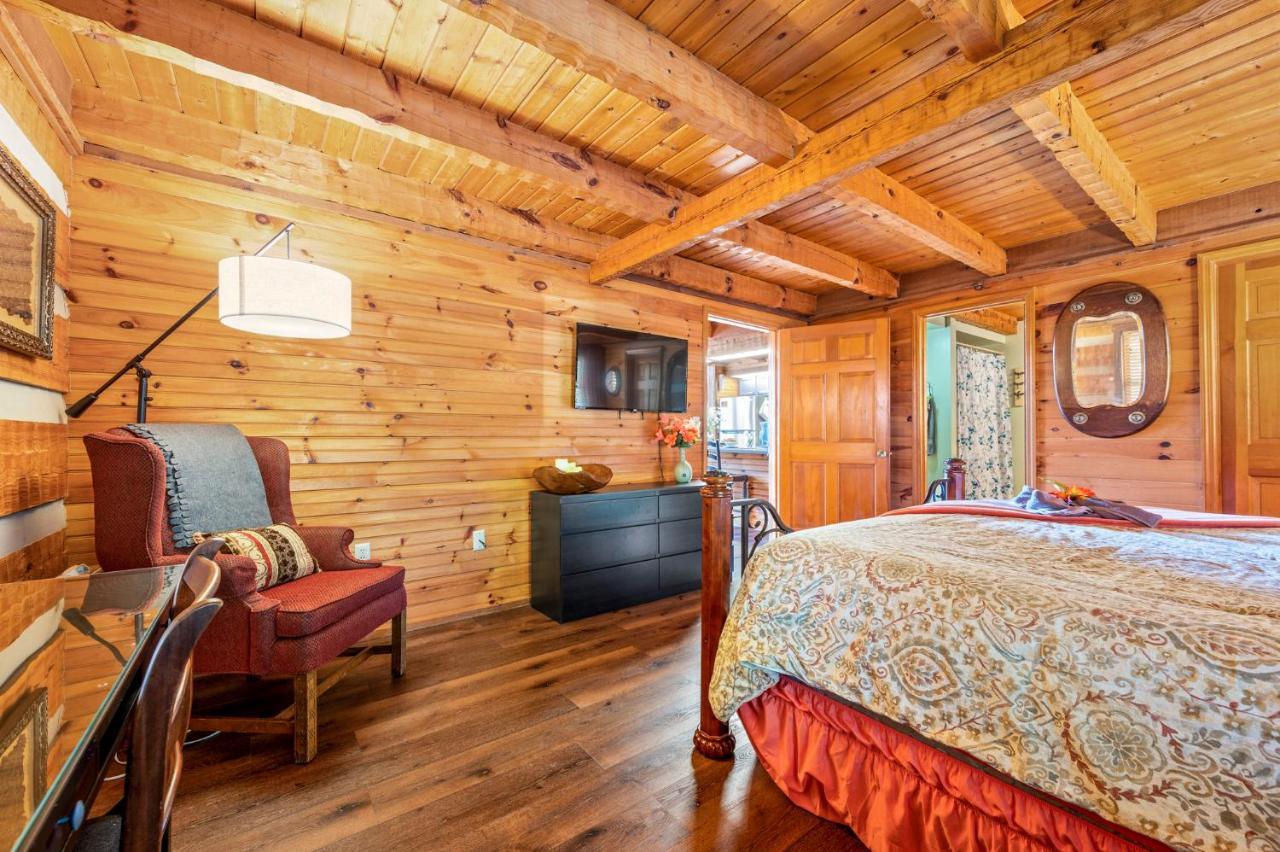 Barenberg Cabin - Secluded Unobstructed Panoramic Smoky Mountains View With Two Master Suites, Loft Game Room, And Hot Tub Gatlinburg Esterno foto