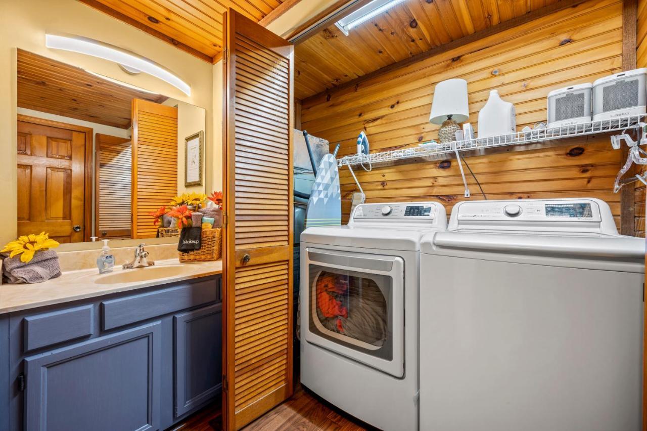 Barenberg Cabin - Secluded Unobstructed Panoramic Smoky Mountains View With Two Master Suites, Loft Game Room, And Hot Tub Gatlinburg Esterno foto