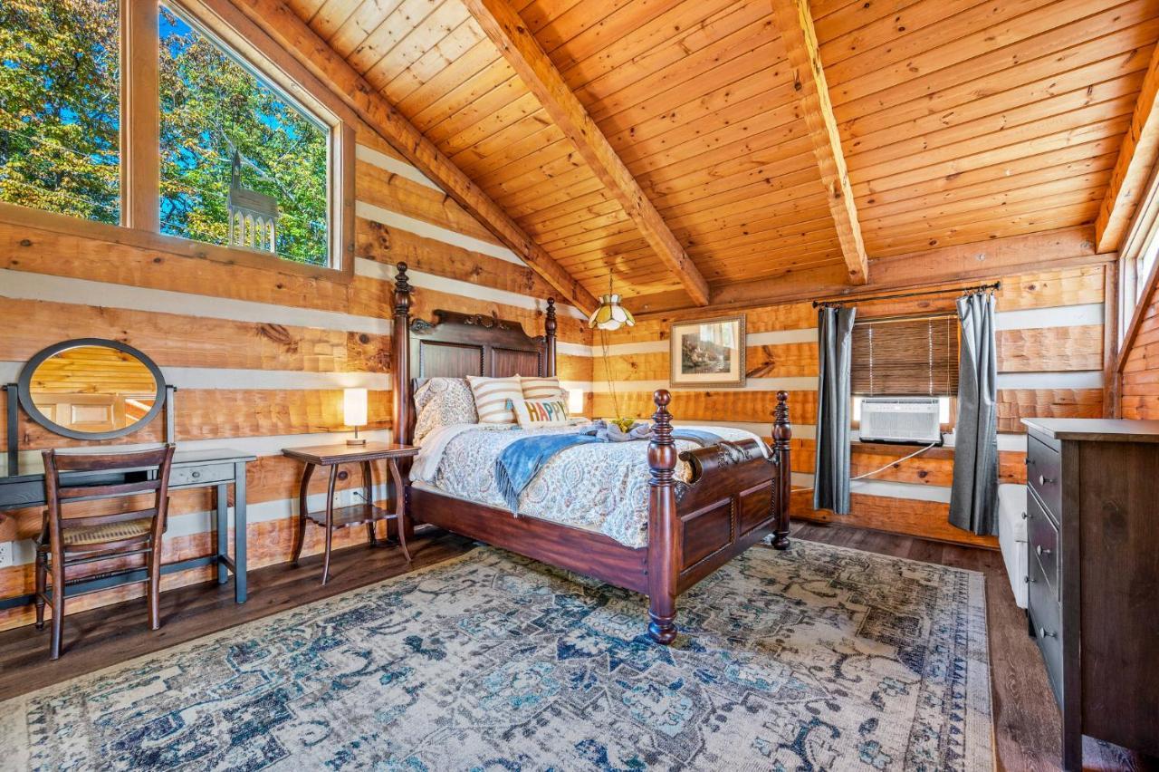 Barenberg Cabin - Secluded Unobstructed Panoramic Smoky Mountains View With Two Master Suites, Loft Game Room, And Hot Tub Gatlinburg Esterno foto