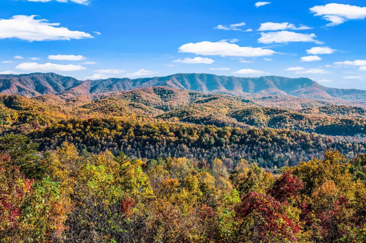 Barenberg Cabin - Secluded Unobstructed Panoramic Smoky Mountains View With Two Master Suites, Loft Game Room, And Hot Tub Gatlinburg Esterno foto