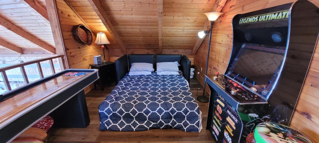 Barenberg Cabin - Secluded Unobstructed Panoramic Smoky Mountains View With Two Master Suites, Loft Game Room, And Hot Tub Gatlinburg Esterno foto